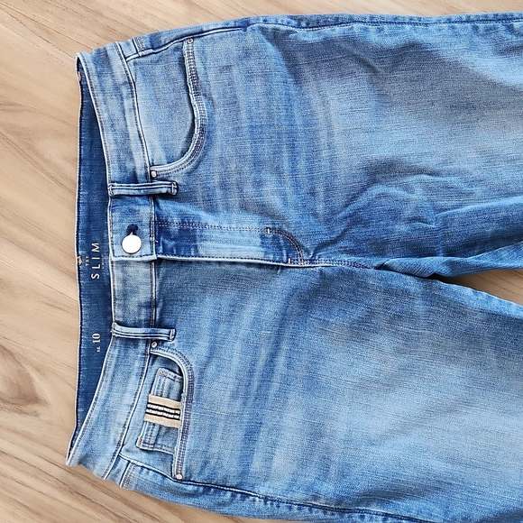WHBM Slim Crop Jeans, Size 10, Light Blue Wash, Silver Hardware - Picture 2 of 5